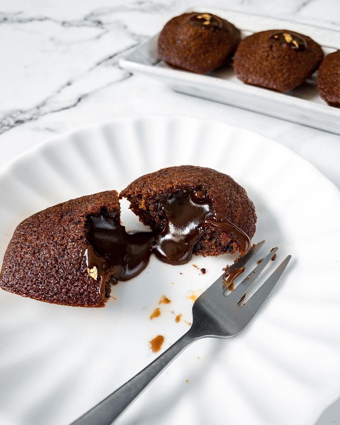 STICKY DATE MADELEINE